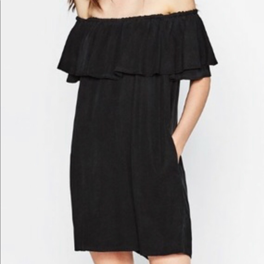 Zara “The off shoulder dress” in black